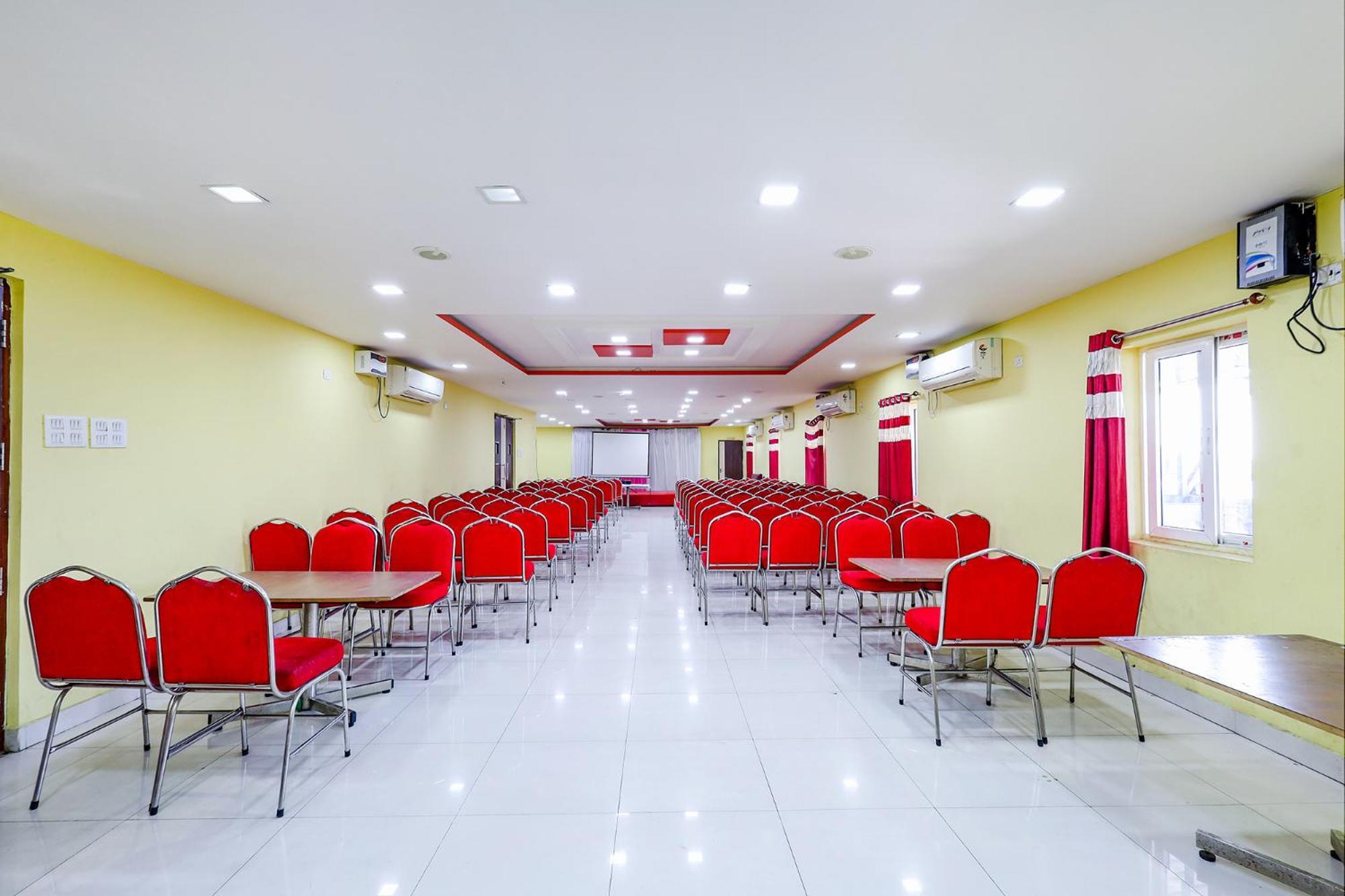 Fabhotel Prime Mahalaya Residency - Nr Chennai International Airport Exterior photo